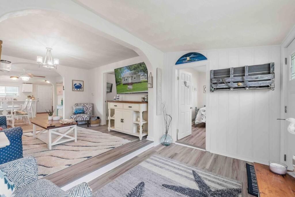 Beach Bungalow - 1 Block To Beach - Pets Welcome! ノーフォーク エクステリア 写真
